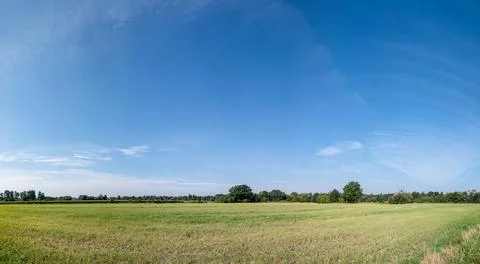 Single clouds in suburban landscape over a rural road Foto stock