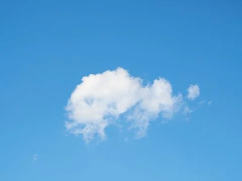 Single cumulus cloud with blue sky background. Foto stock