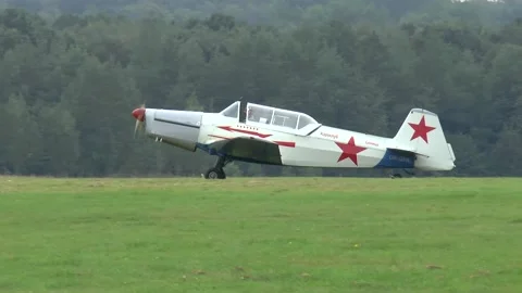 Single engine airplane on a grass runway. Video stock 145210926