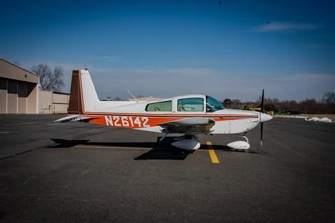 Single Engine Plane Sitting on Tarmac - Regional Airport Stock Photos