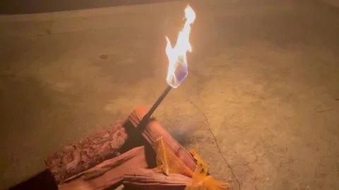 Single Flaming Torch 스톡 동영상 180505217