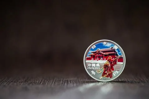 Single Front View of Okinawa Prefecture 1000 Yen Commemorative Coin 스톡 사진
