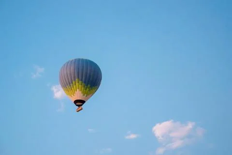 Single hot air balloon floating in blue sky over Cappadocia Fotos Stock