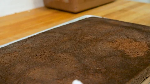Single layer chocolate cake gets cut into large pieces Stock-Footage 94249066