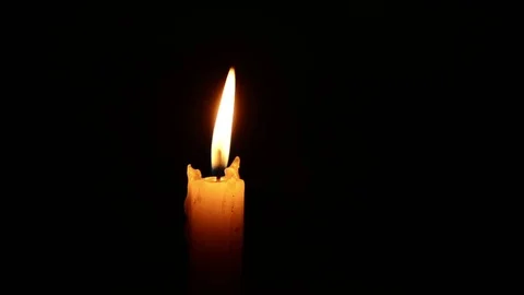 Single lit candle with quite flame Видео 84308364