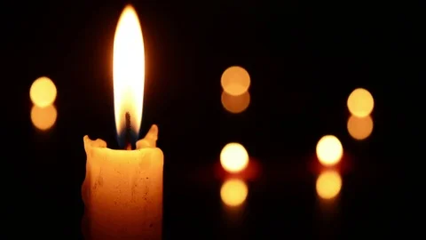 Single lit candle with quite flame Видео 84309688