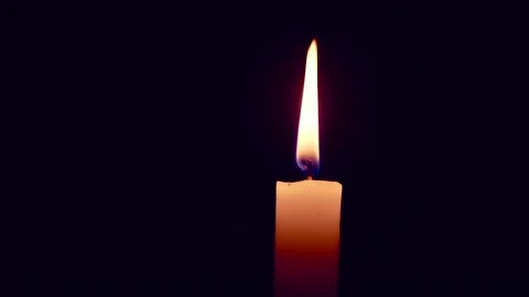 Single lit candle with quite flame on black background Vídeo Stock 170553328