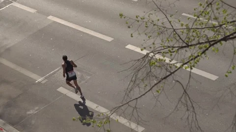 Single marathon runner Stock Footage 306471681