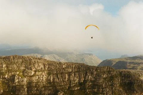 Single paraglider soaring over mountains near Cape Town 스톡 사진
