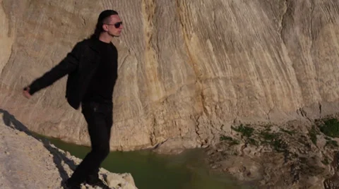 Single person is going through a separation at the top of the mountain Video stock 35638295