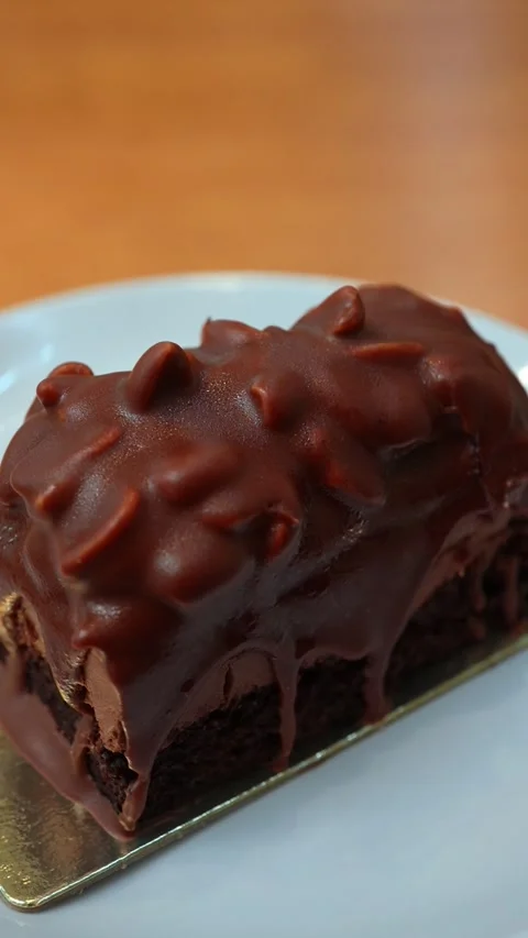 Single Portion Cake with Almonds and Chocolate Sauce Rotating on Turntable .. Stock Footage 332870543