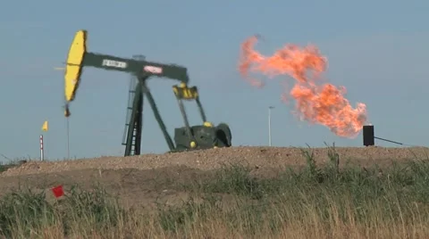 Single Pumping Unit With Gas Flare Stock-Footage 43069111