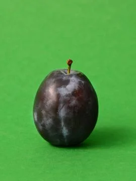 Single ripe plum Foto stock