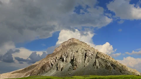 Single rock on cloudy sky background Vídeos de archivo 152387780