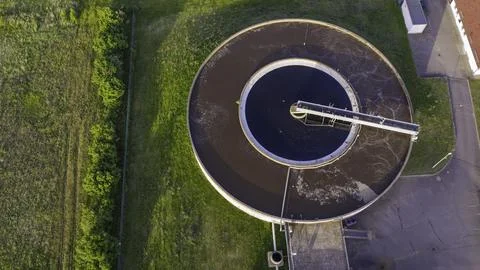 A single round settling tank 스톡 사진