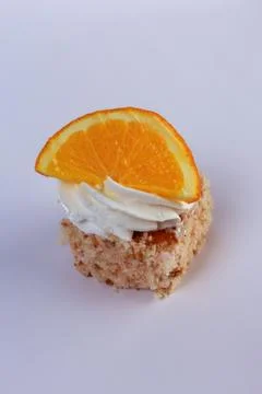 Single square piece of vanilla sponge cake layered with whipped cream and artful Stock Photos