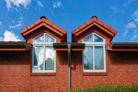 Single storey red brick house with dormer style windows Fotos Stock
