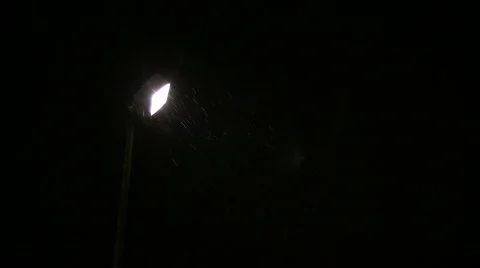 Single streetlight illuminates the falling snow at night (High Definition) Video stock 69246
