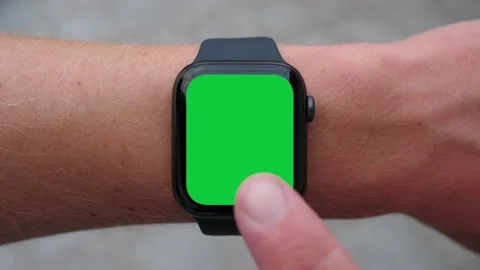 Single Tapping a Green Screen Smartwatch Vidéo 136621979