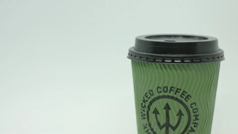 Single use coffee cup pull focus Stock Footage 85848447