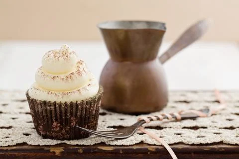 Single vanilla cupcake Foto stock