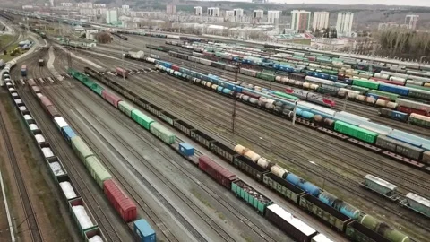 Single wagon on a sorting platform Vídeos de archivo 141635453