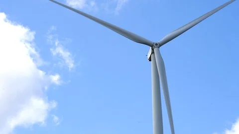 Single wind turbine long shot detail of spinning blades in the wind 스톡 동영상 117353733