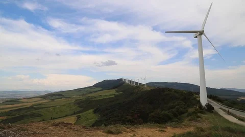 Single windmill in foreground, then zoom to spinning background windmills Stock Footage 123979709