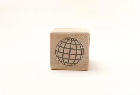 Single wooden block cube featuring a gray shopping cart retail icon on natu.. Stock Photos