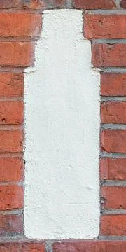 Single Worn Plaster Inlay in Brick Wall Foto stock