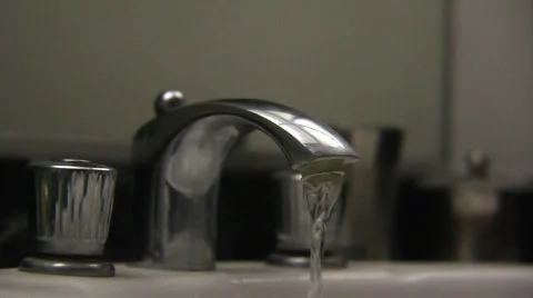 Sink closeup tilt 库存影片 305380