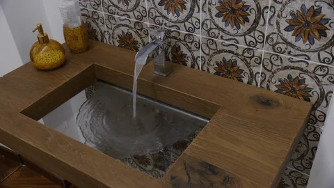 Sink with flowing water Video stock 86171833