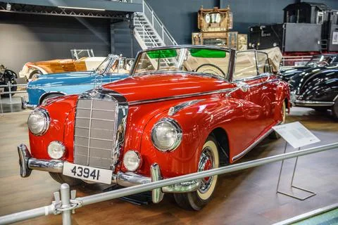 SINSHEIM, GERMANY - MAI 2022: red Mercedes Benz 300 cabrio 1952 Stock Photos