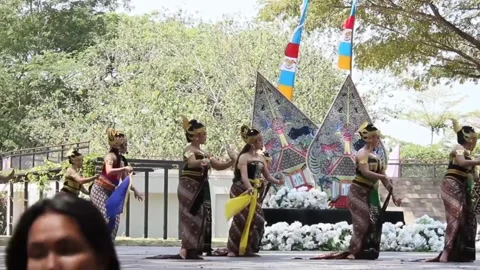 Sinta and her servants are dancing gracefully to welcome Rama Stock Footage 280373844