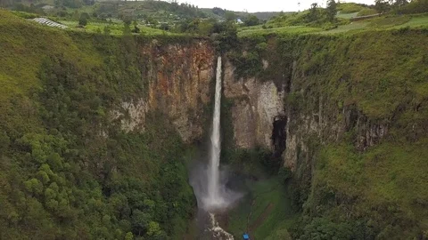 On the Sipisopiso waterfall Stockbeeldmateriaal 83914197