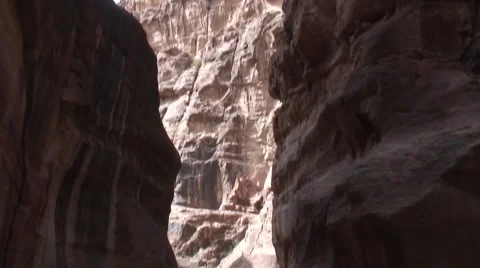 Siq tilt down, Petra Stock Footage 4101007