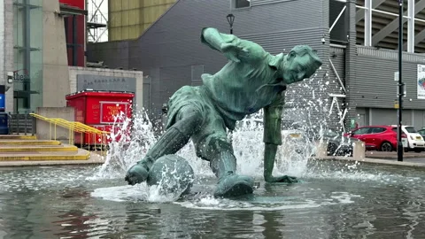 Sir Tom Finney statue outside Deepdale Stadium. Preston Lancashire UK Видео 337159115