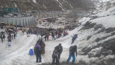 Sissu, Himachal - 14 March 2026. Tourist enjoy in snow at Atal Tunnel, Manali. Video stock 332043353
