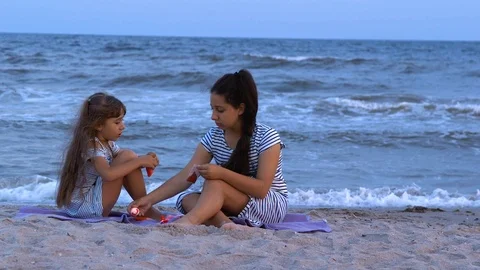Sisters on the beach mold from plasticine Stock Footage 112433946