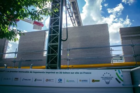 On site 3D concrete printer building Fotos de archivo