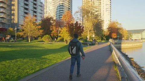 Sitting on the edge of Fraser river in a beautiful park Видео 144465556