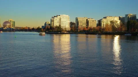 Sitting on the edge of Fraser river in a beautiful park Видео 144465648