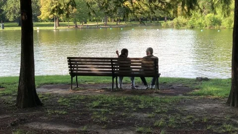 Sitting at the park 库存影片 91906866