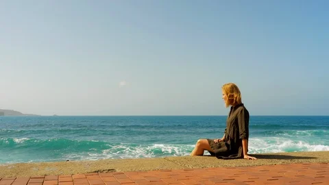 Sitting at the seaside cinemagraph Video stock 107682166