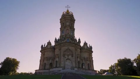 Situated under clear blue skies, the historic Russian Orthodox Church on the Dub 스톡 동영상 340888294