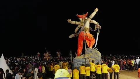Six Armed Warrior Lord Ganesha Idol With Sword Immersion At Juhu Beach Vídeos de archivo 346491463