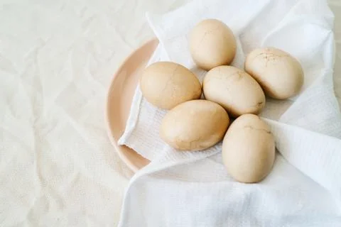 Six Easter eggs trendy pastel colored with cracked shells on a white napkin i Foto stock