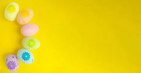 Six Easter eggs on a yellow background 스톡 사진