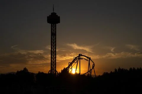 Six Flags Magic Mountain observation tower morning sky at sunrise Stock Photos