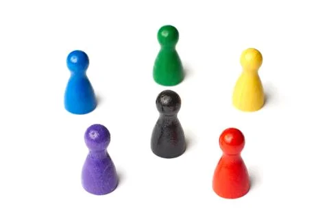 Six game figures standing in a circle with a black figure in the middle. Symbol Stock-Fotos